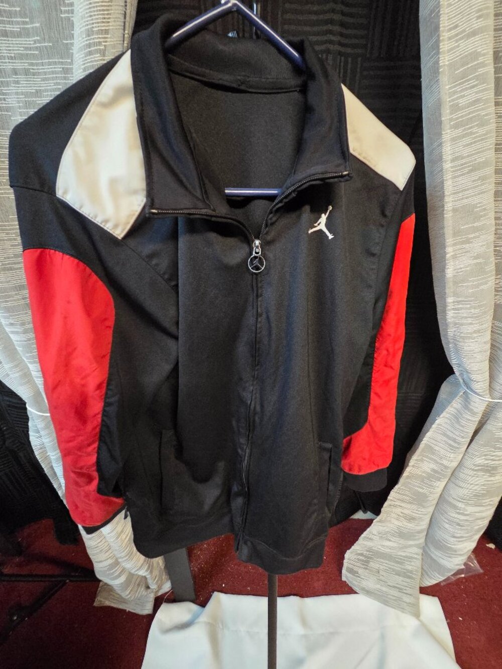 Air Jordan Kids Zip Up GUESS ON SIZE L